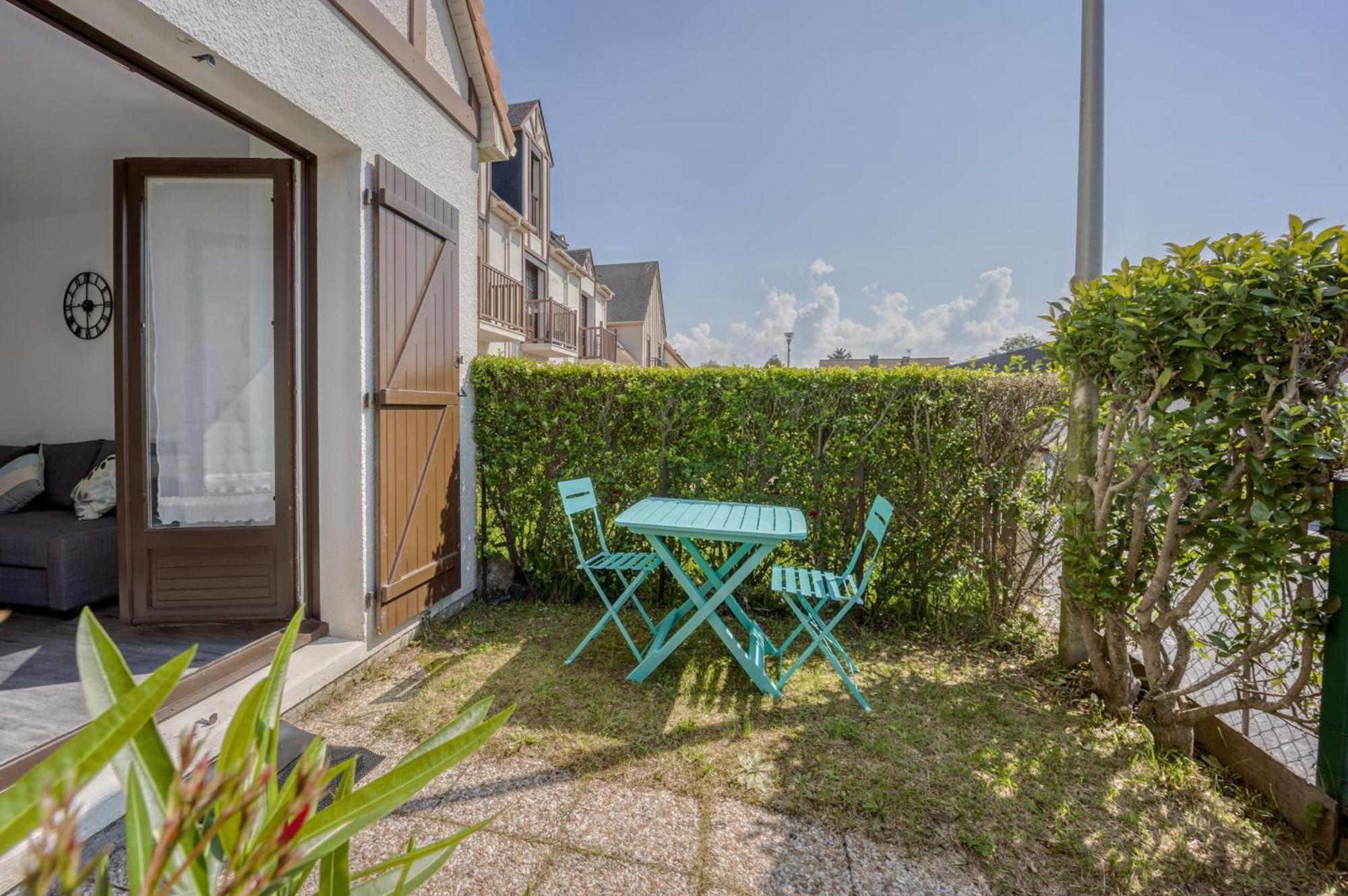 Le Petit Normand - Studio Avec Jardin A 500 M De La Plage Courseulles-sur-Mer Exterior photo