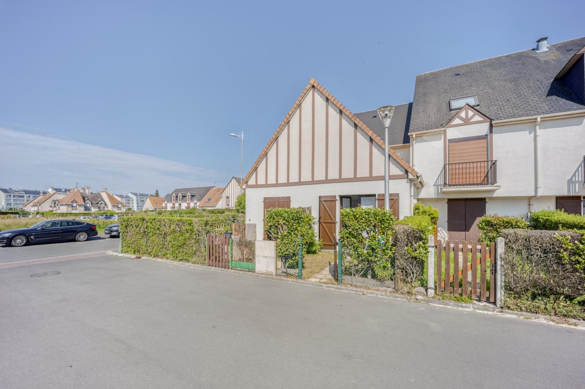 Le Petit Normand - Studio Avec Jardin A 500 M De La Plage Courseulles-sur-Mer Exterior photo