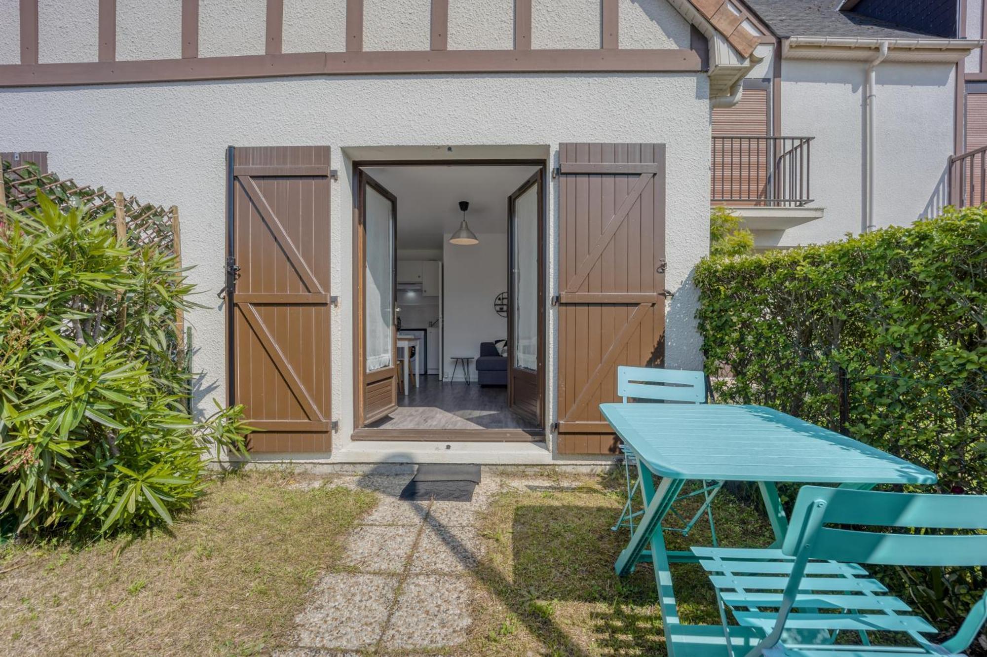 Le Petit Normand - Studio Avec Jardin A 500 M De La Plage Courseulles-sur-Mer Exterior photo