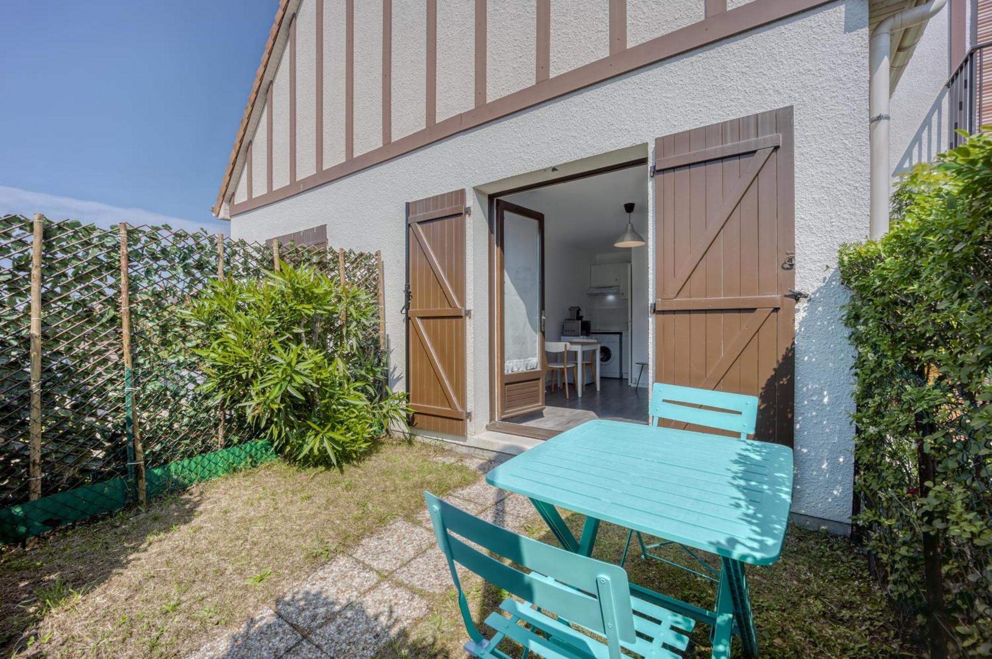 Le Petit Normand - Studio Avec Jardin A 500 M De La Plage Courseulles-sur-Mer Exterior photo
